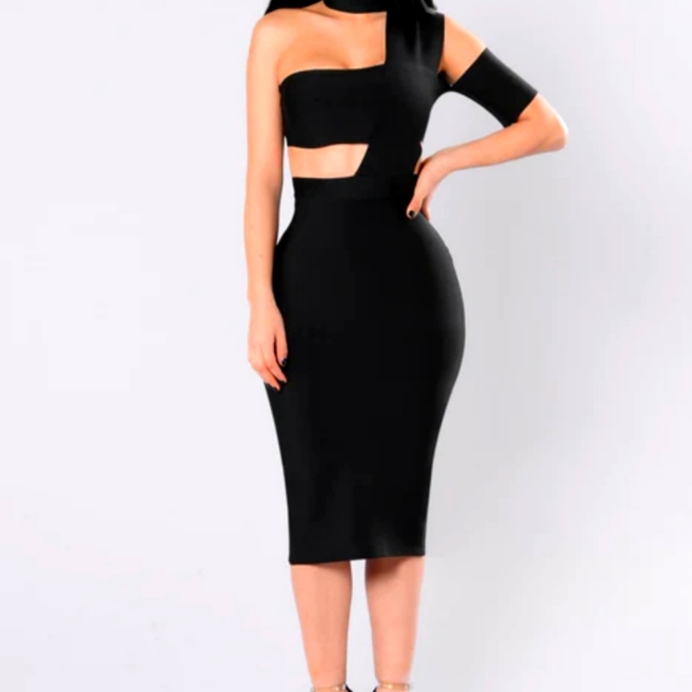 Black bandage midi dress in size Small